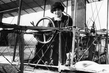 1910: First Woman to Receive a Pilot’s License