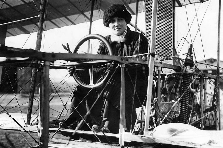 1910: First Woman to Receive a Pilot’s License