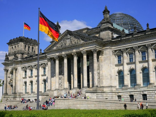 1999: German Parliament Returns to Berlin 56 Years after Hitler