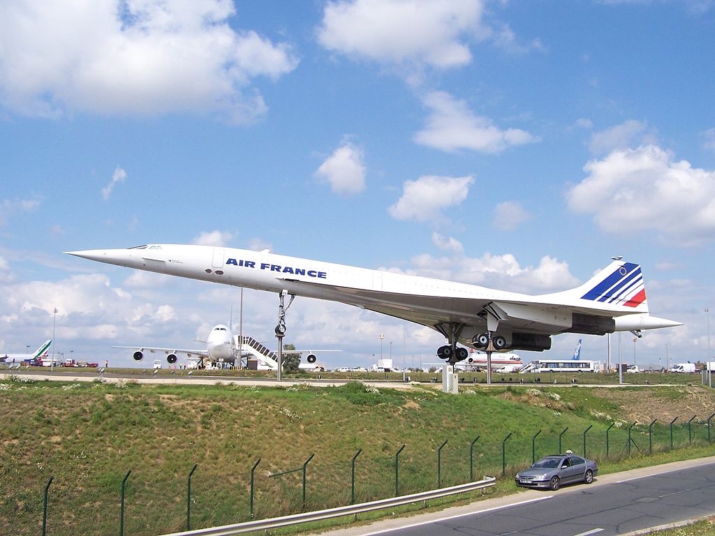 2000: Supersonic Concorde Crash Kills a Hundred Passengers