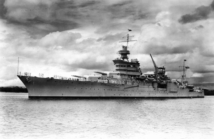 1945: Japanese Sumbarine Sinks the USS Indianopolis – 883 Sailors Killed