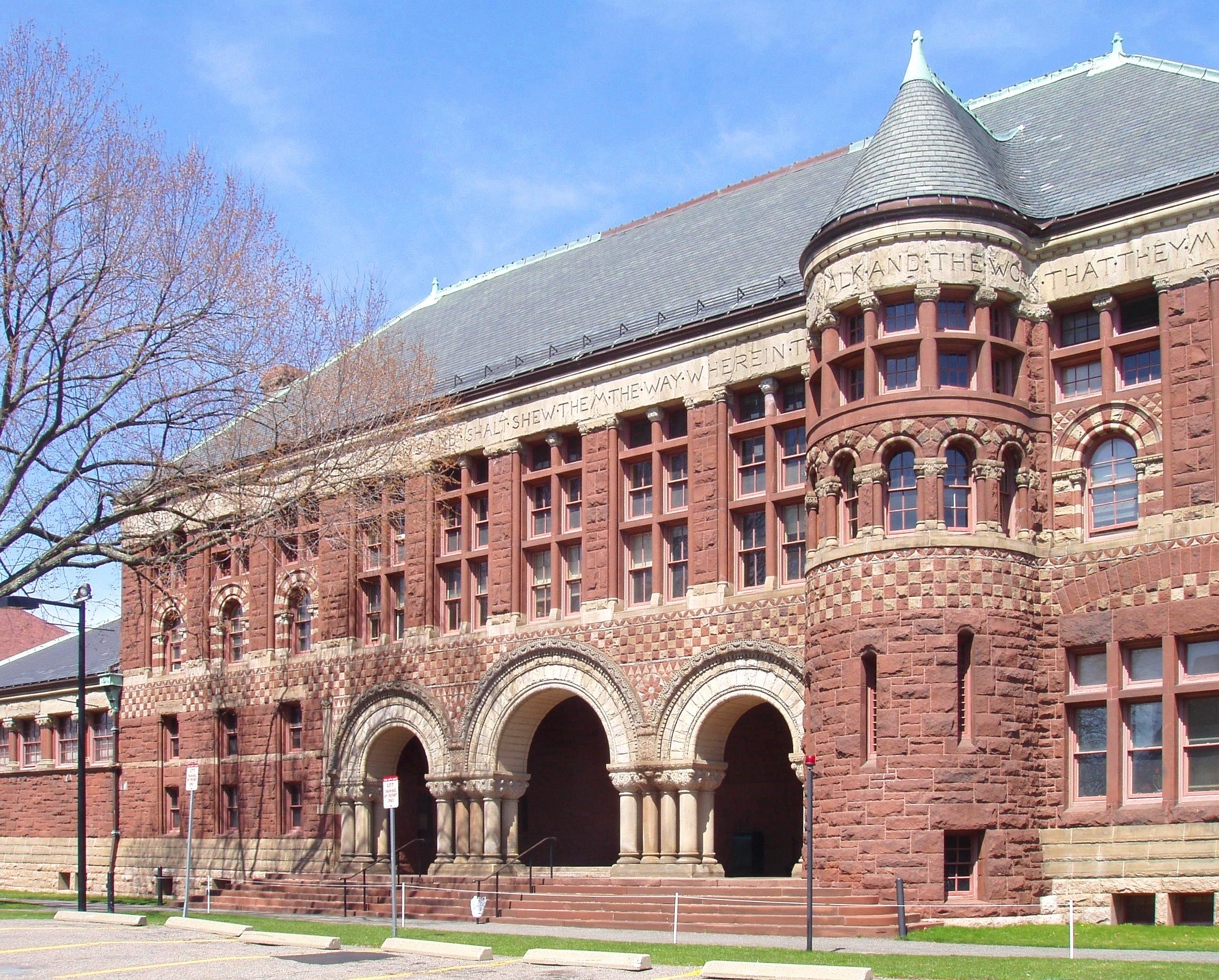 1636: Harvard University Founded