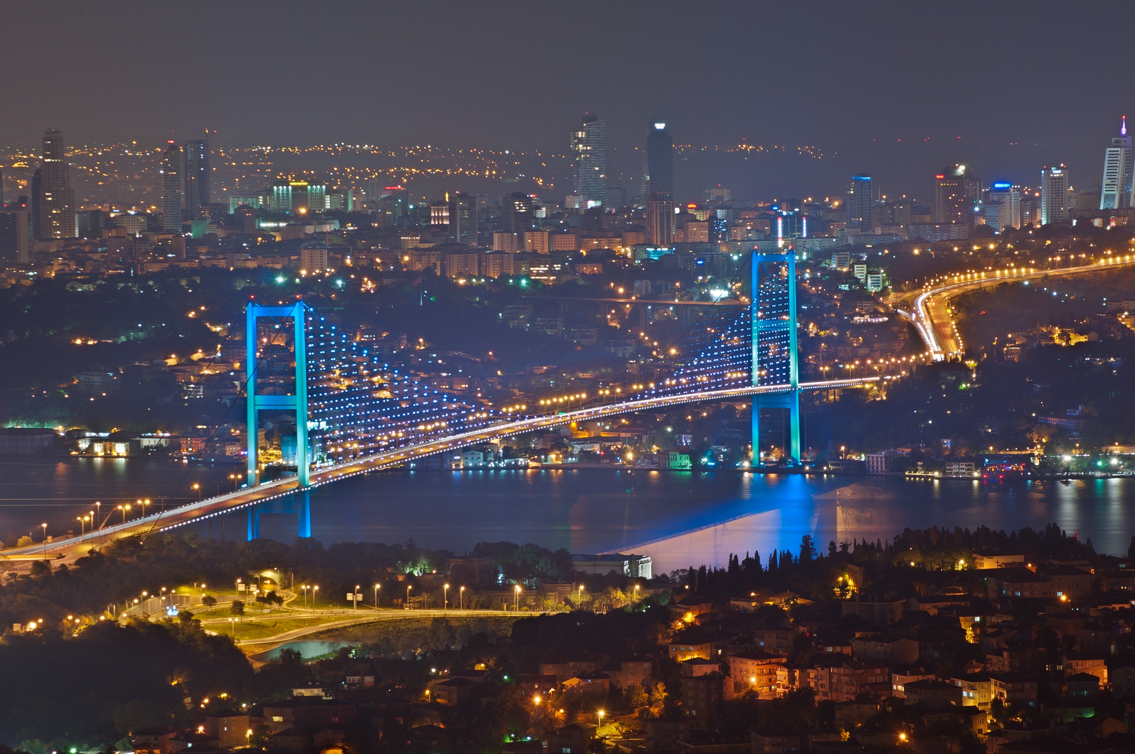 1973: Bridge Connecting Europe with Asia Built in Istanbul