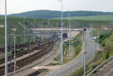 1990: Tunnel between France and Britain Completed