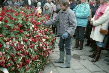 1986: Swedish Prime Minister Olof Palme Murdered on the Street