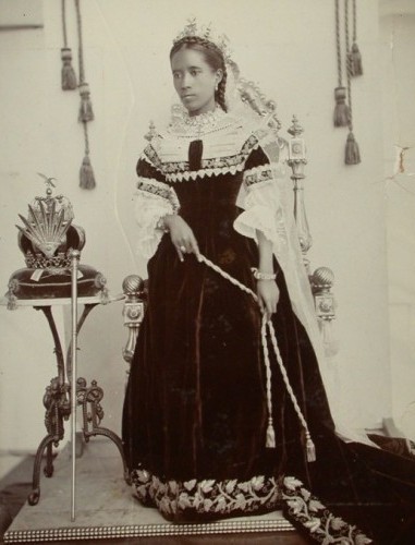 1897: How was the last queen of Madagascar overthrown?