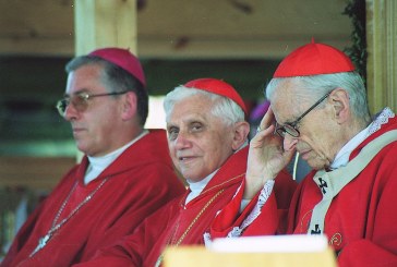 1927: Joseph Ratzinger (Benedict XVI) Born