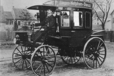 PHOTO: First Gasoline-Powered Bus in History (1895)