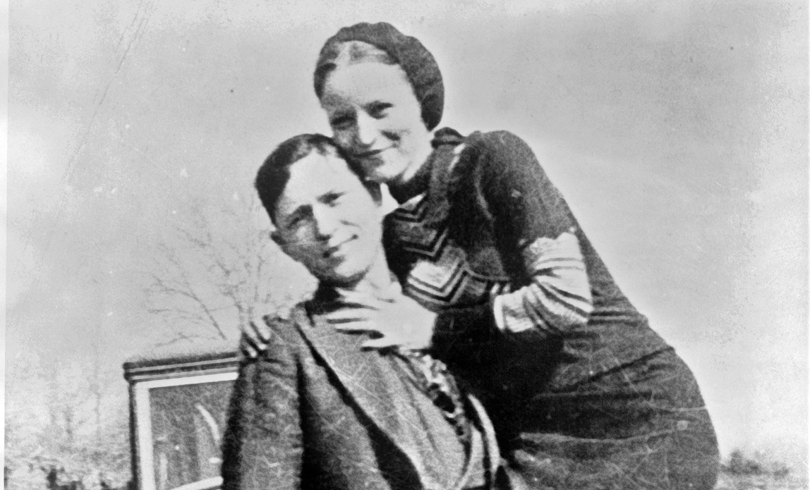 1934: Gruesome Death of Lovers-Robbers Bonnie and Clyde