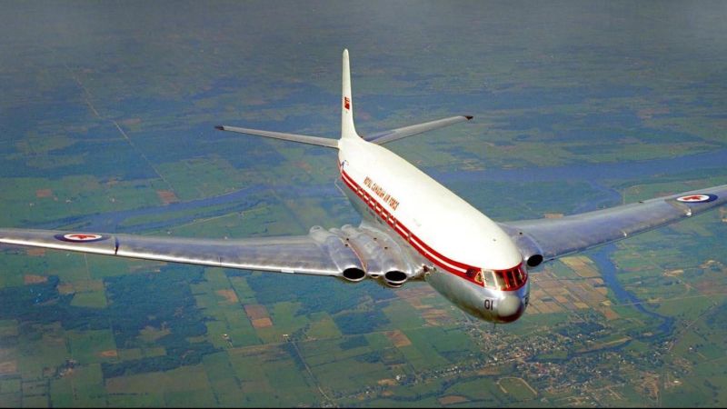 1952: The First Commercial Flight with a Jet Airplane