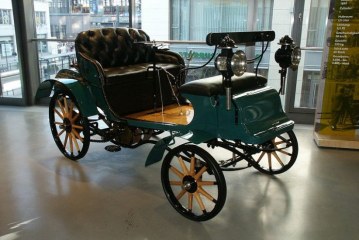 The first Opel model was similar to a horse-drawn carriage