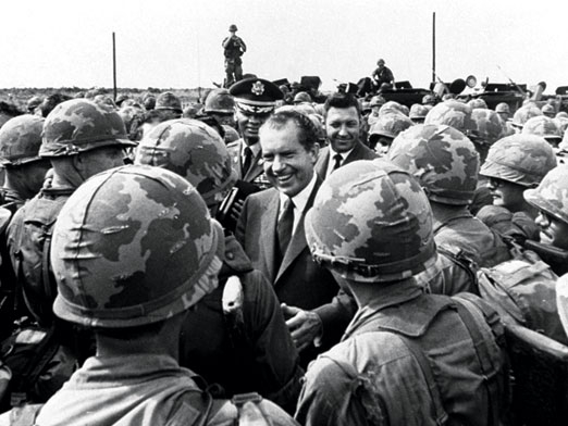 President Nixon pays an unexpected visit to Vietnam in the middle of the war – 1969